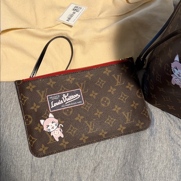 Louis Vuitton Monogram World Tour NeverFull MM - Picture 8 of 17